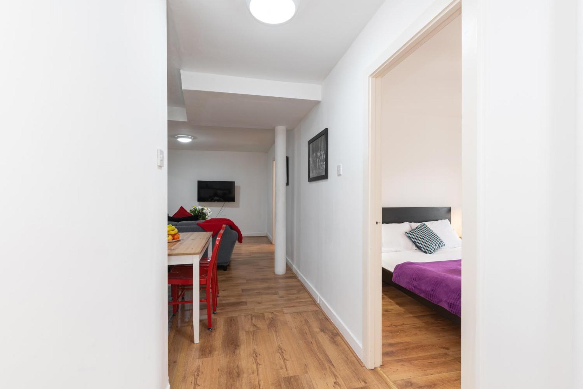 Spacious 3-bed In Center Apartment