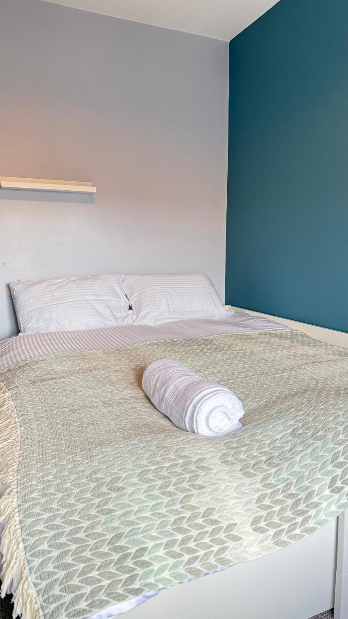 Cozy Double In Vibrant Smithfield *