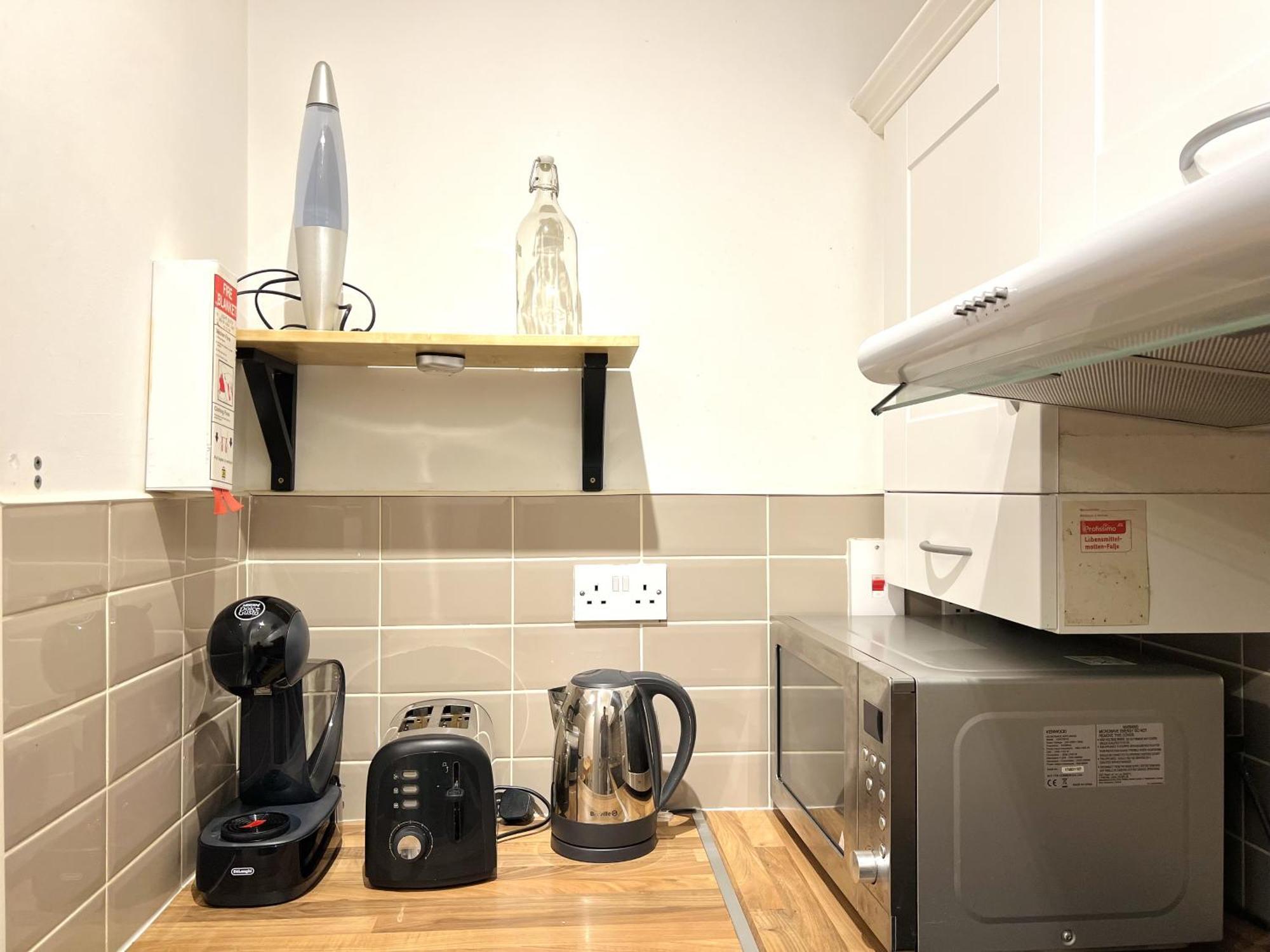 One Bedroom In Centre Apartment *