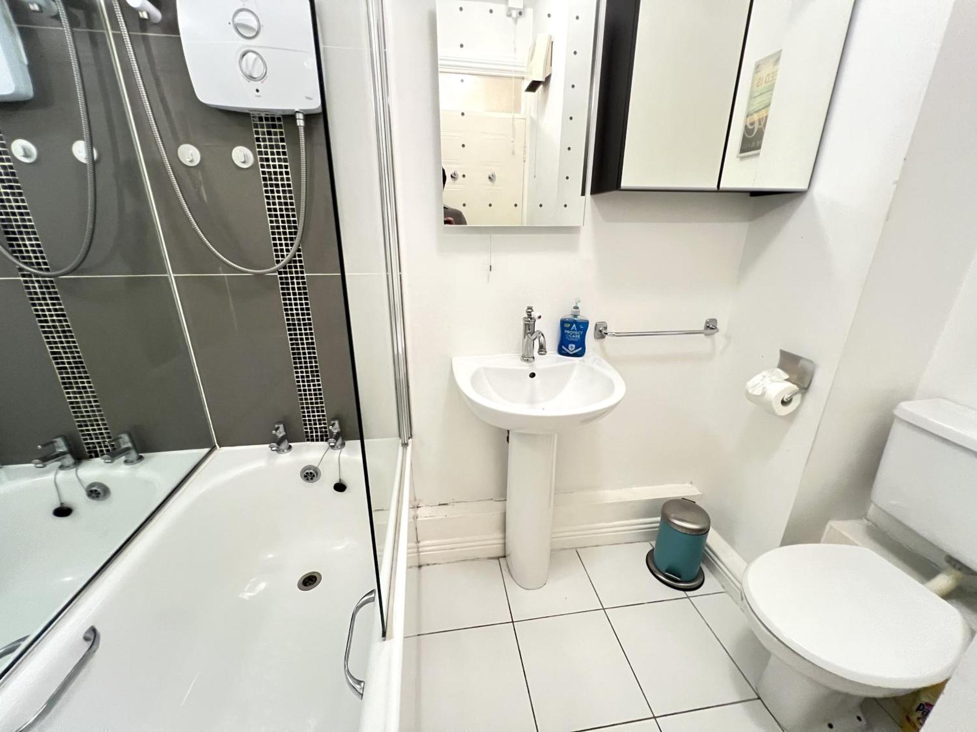 One Bedroom In Centre *
