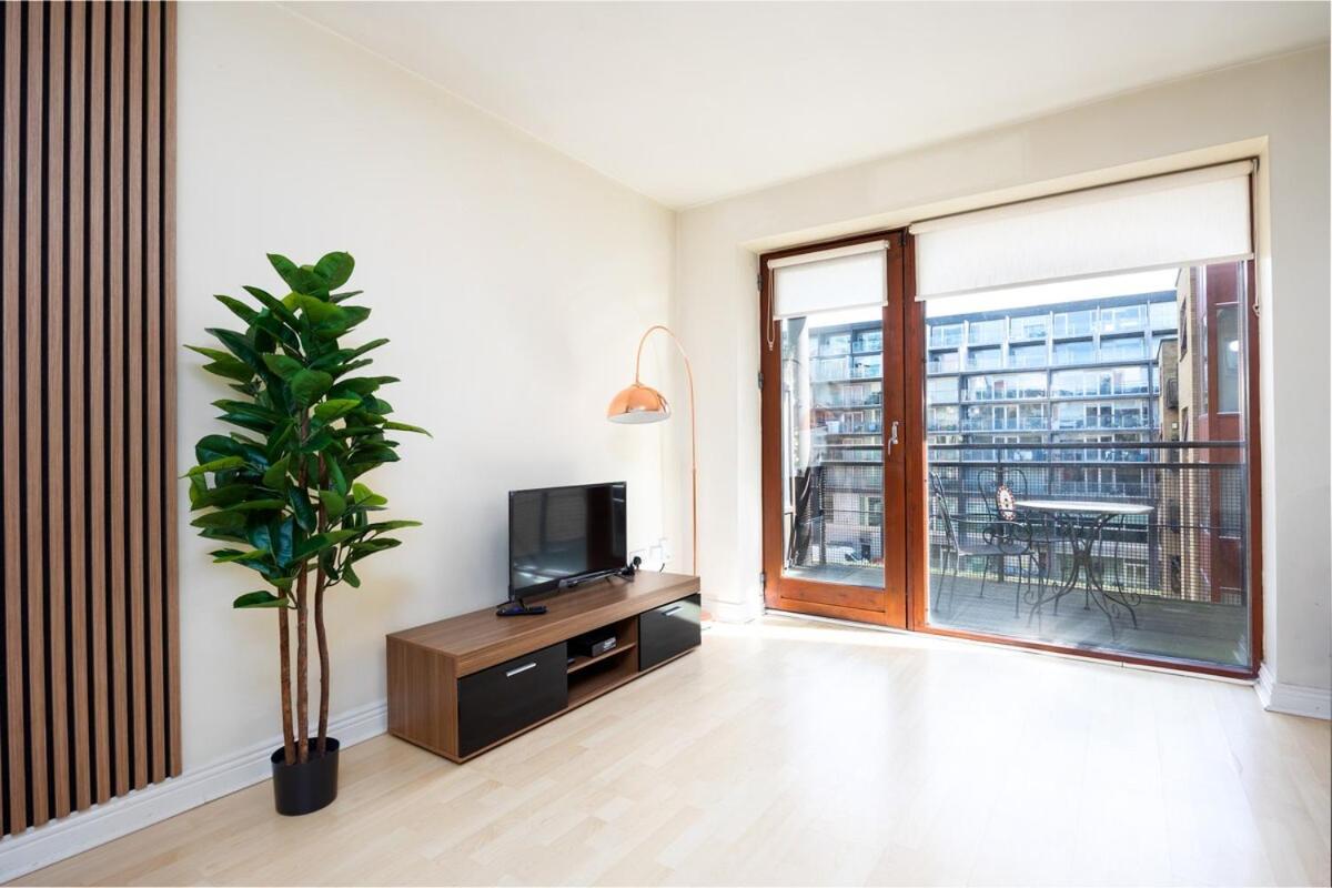 Scandinavian-inspired 2bed Near River Liffey Dublin