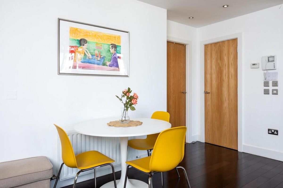 2br Balcony, Plants & Electric Piano Apartment Dublin