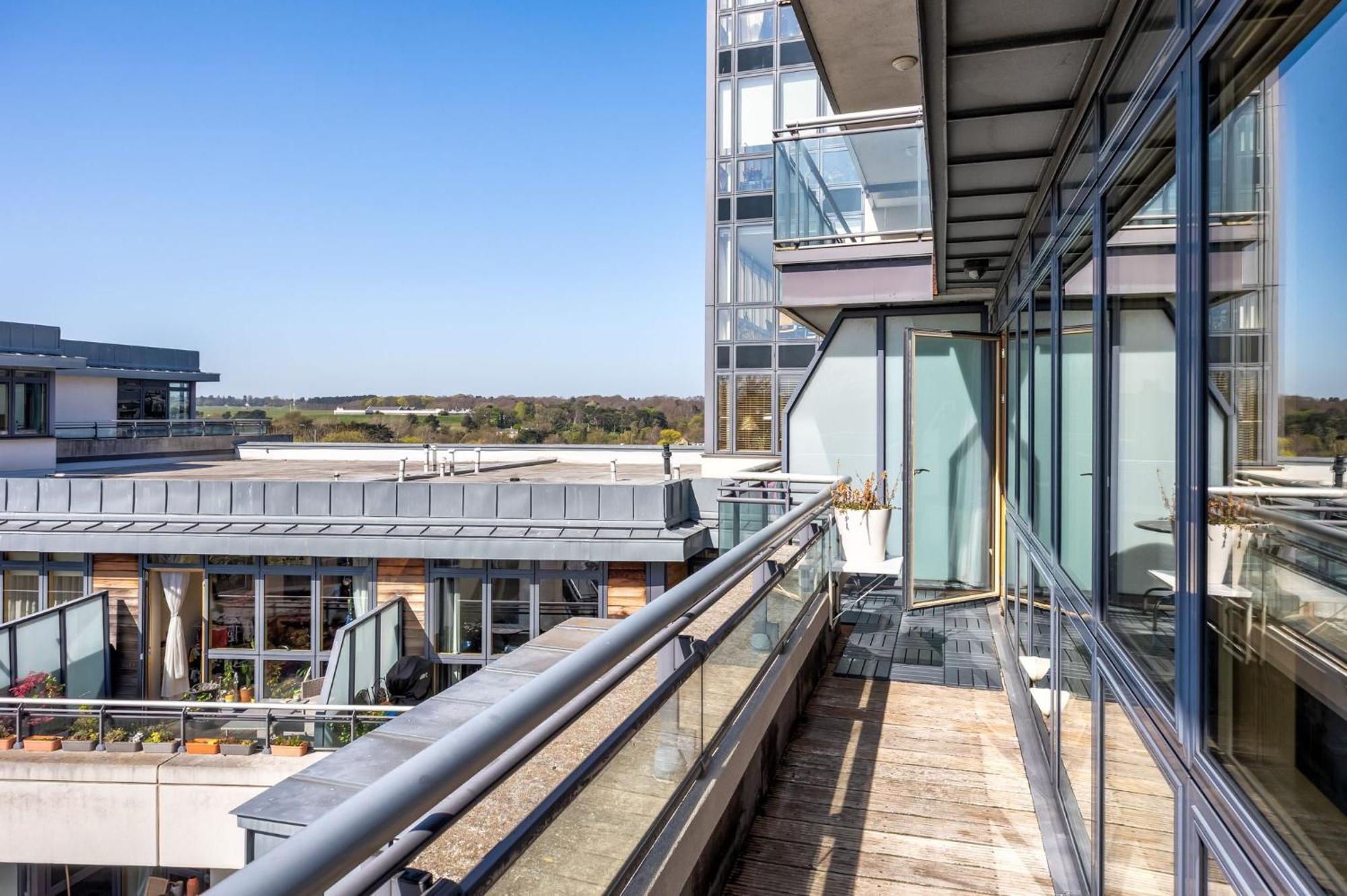 2br Balcony, Plants & Electric Piano Apartment