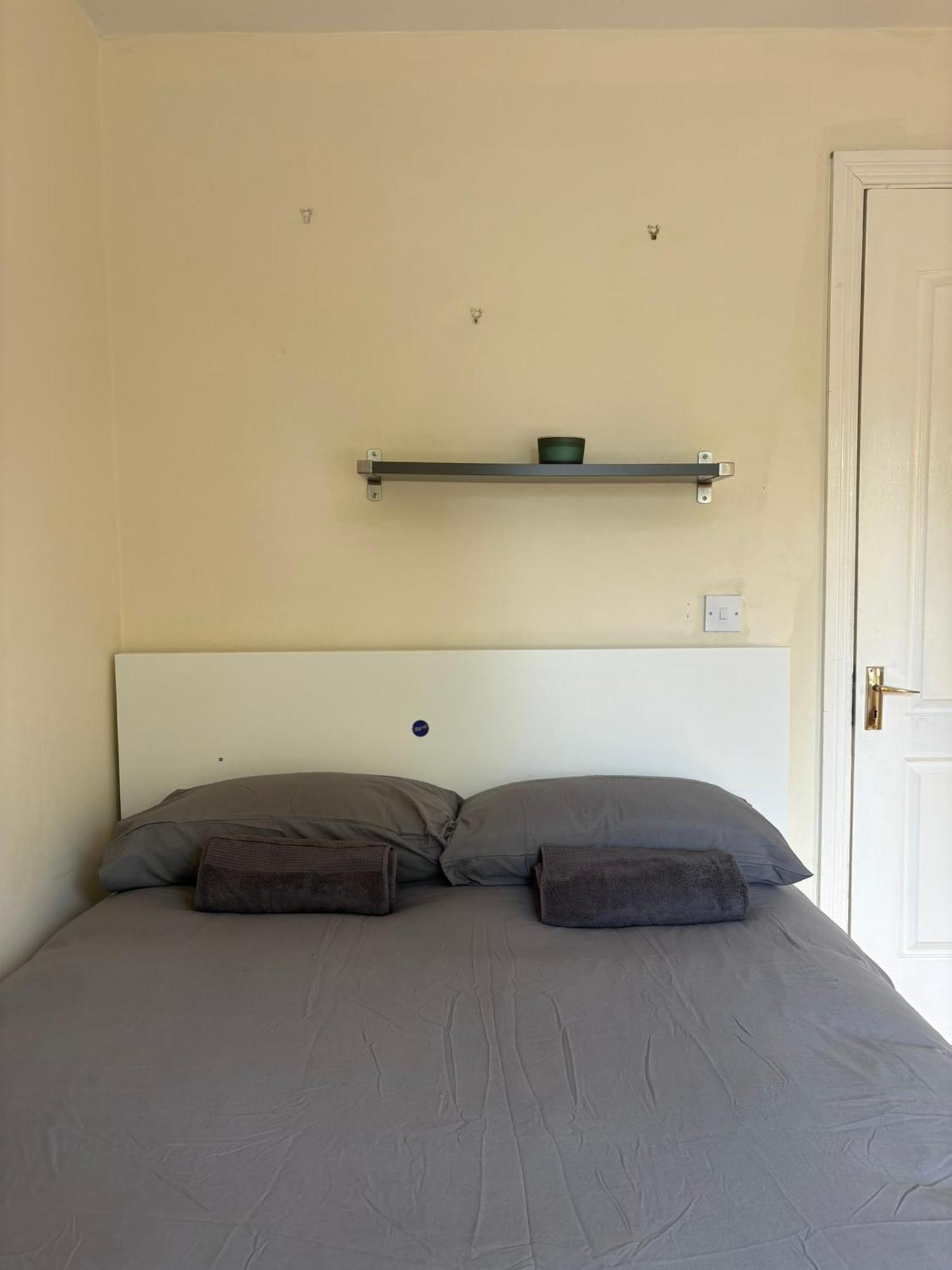 Superb Double Near Airport - 3 Guest house *