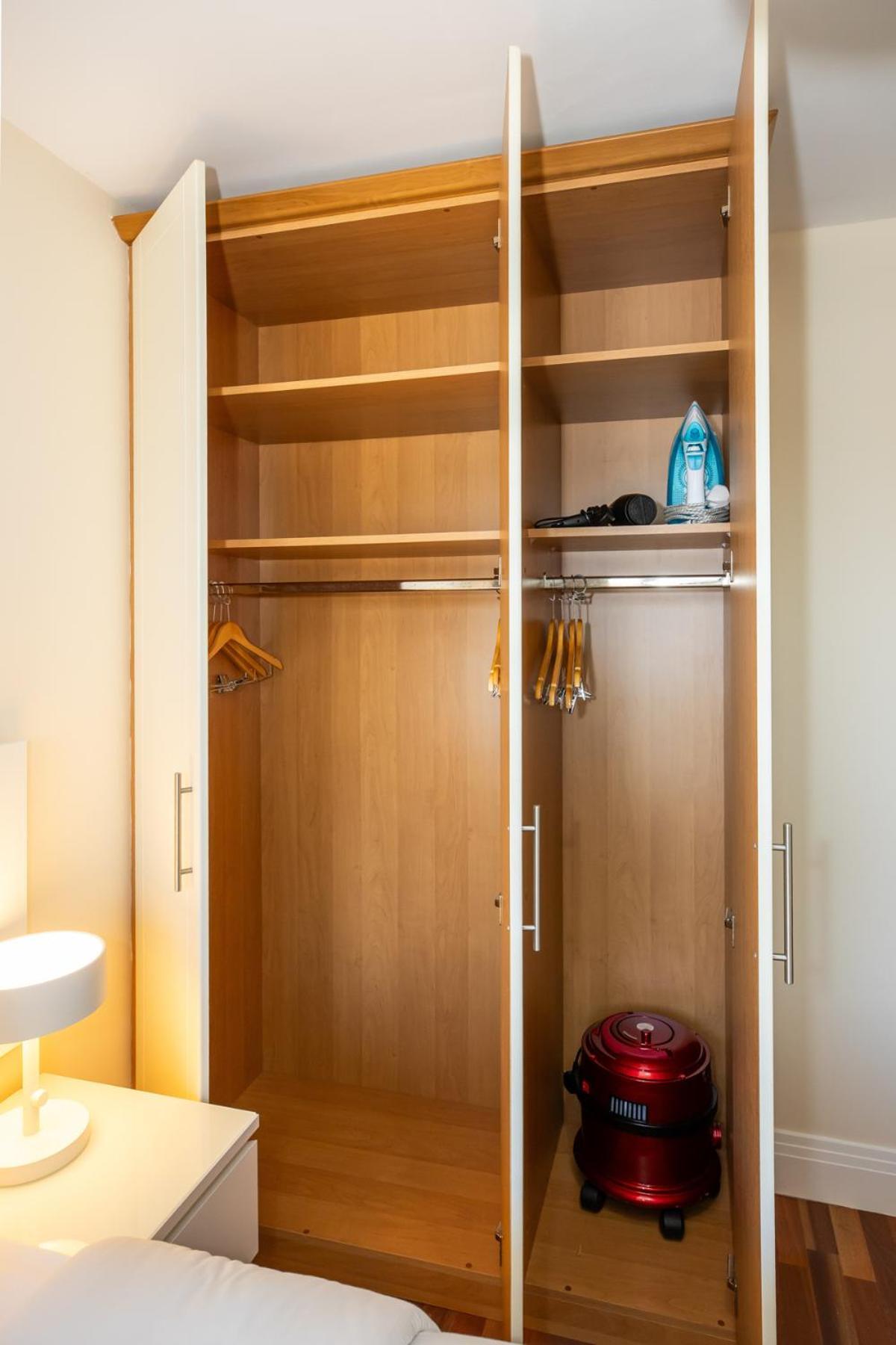 Georgian Square Apartment *