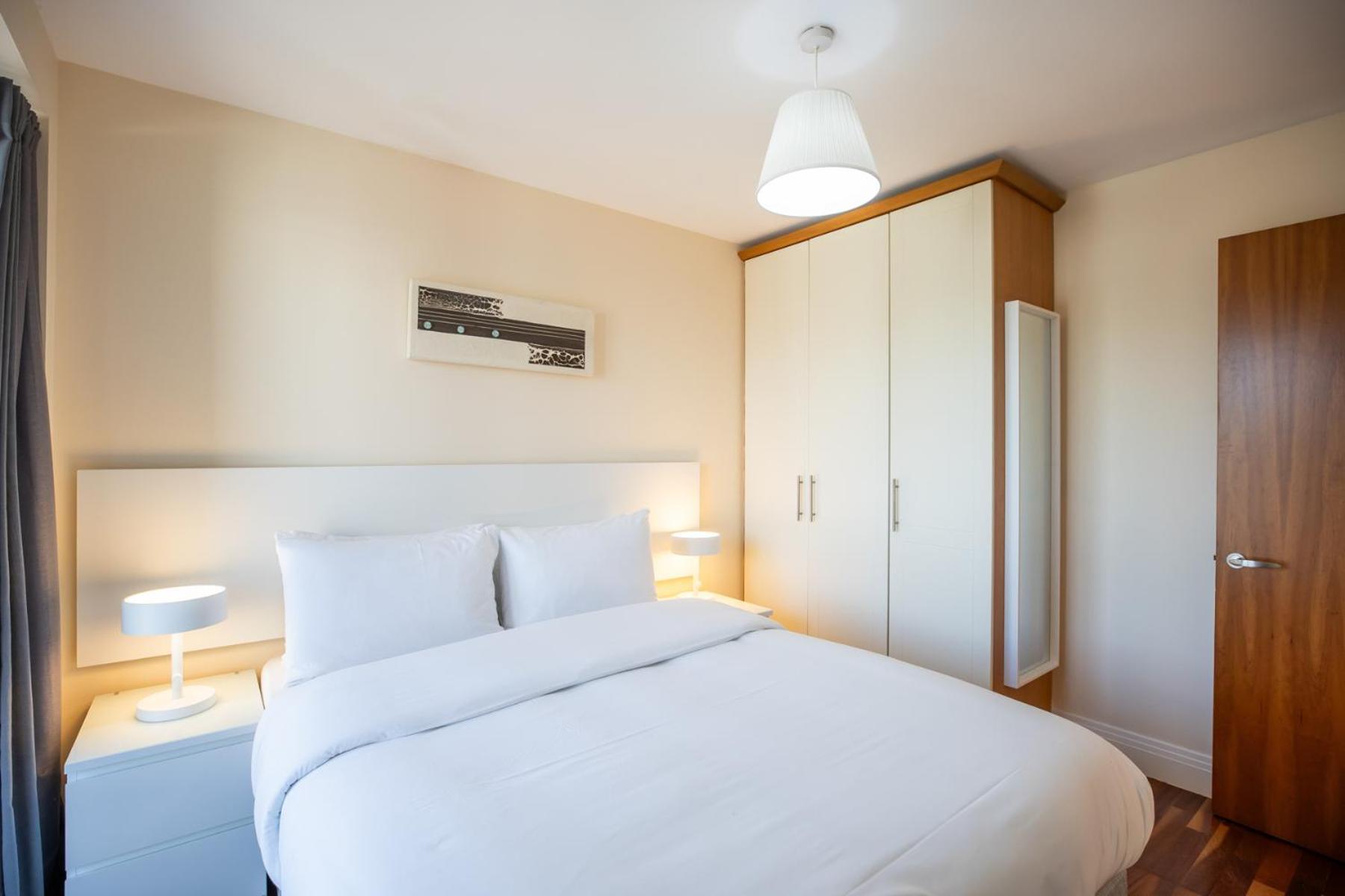Georgian Square Apartment *