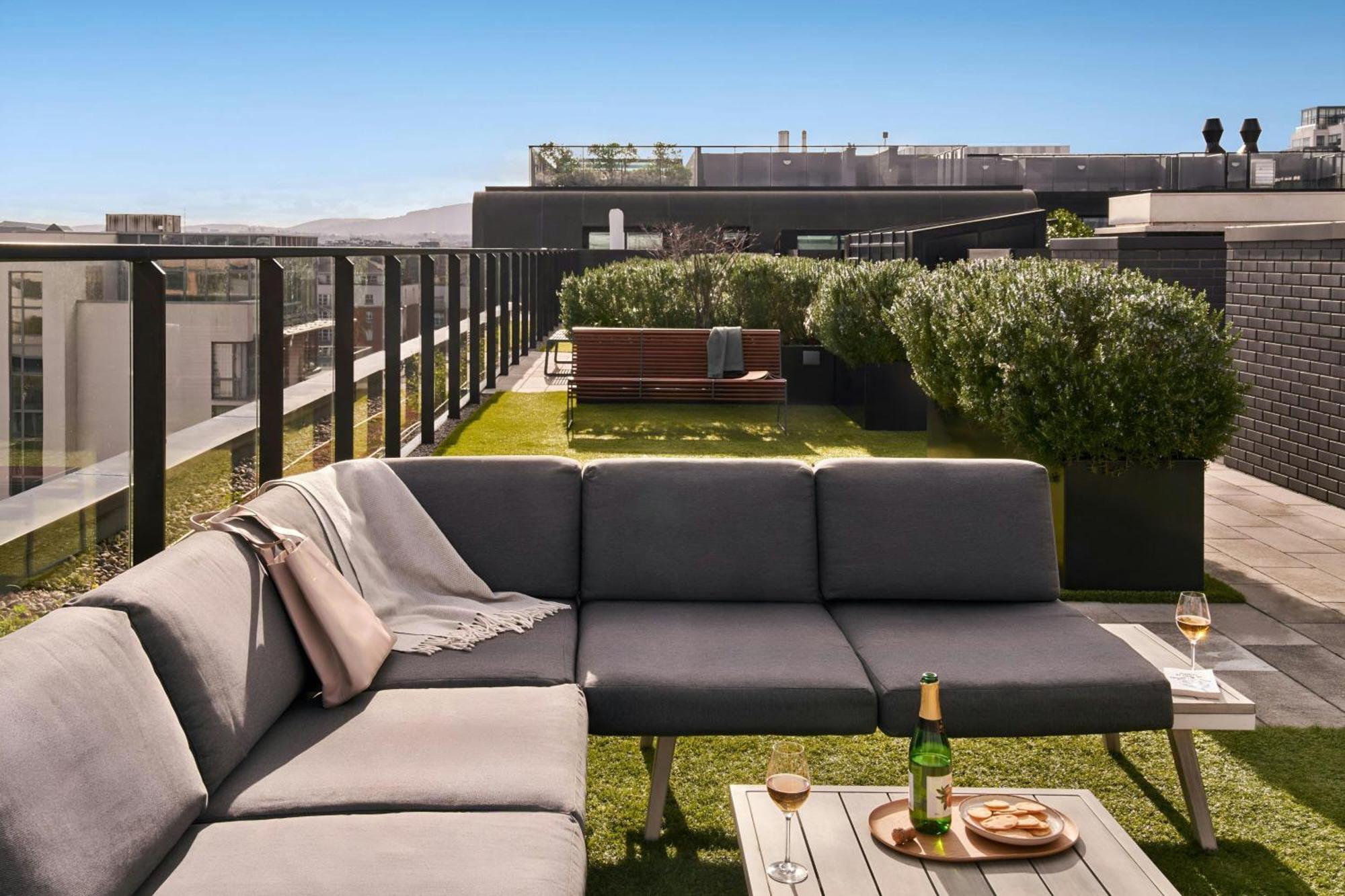 Sonder By Marriott Bonvoy Britain Quay Grand Canal Square Aparthotel 4*