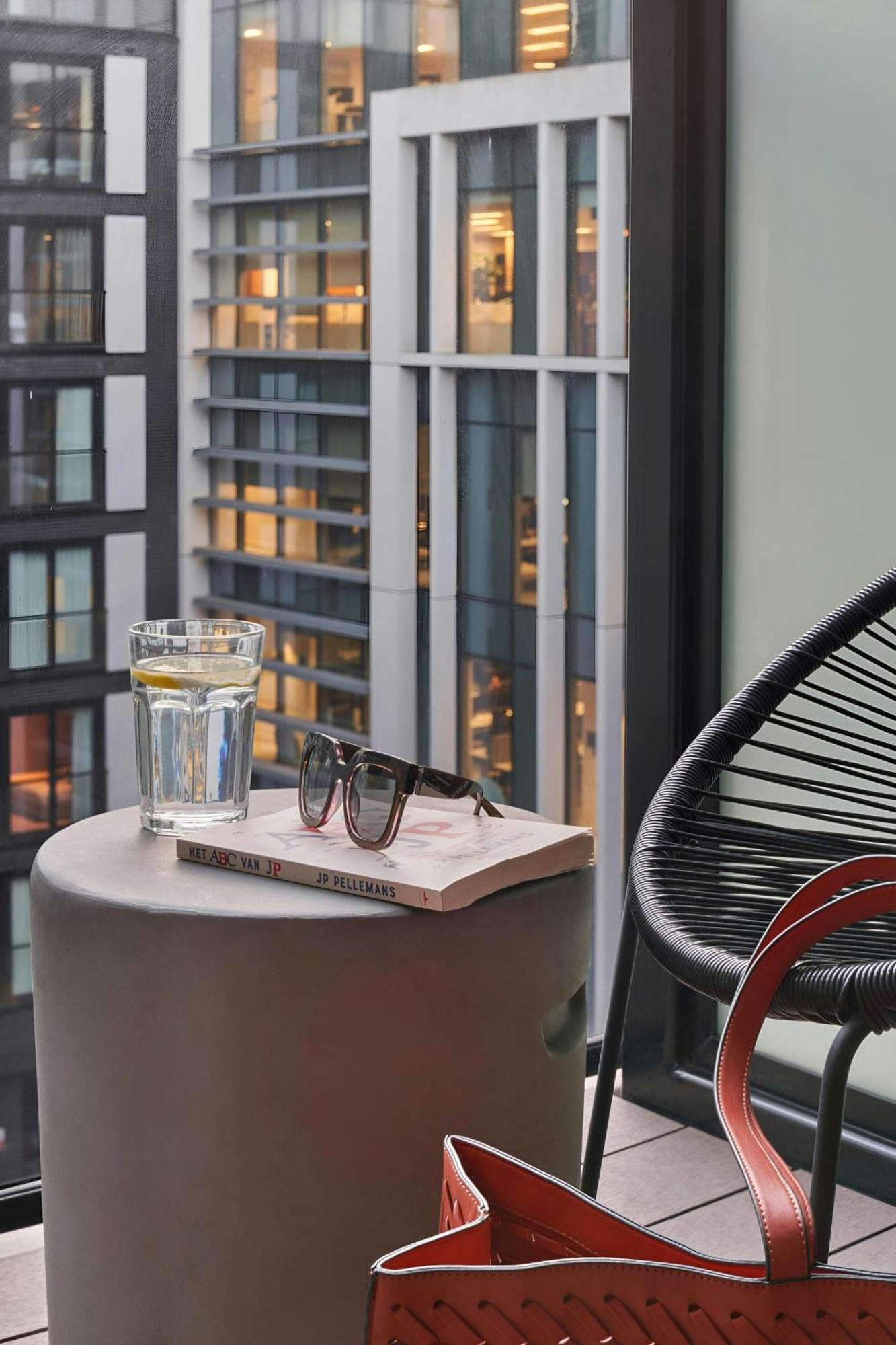 Sonder By Marriott Bonvoy Britain Quay Grand Canal Square Aparthotel