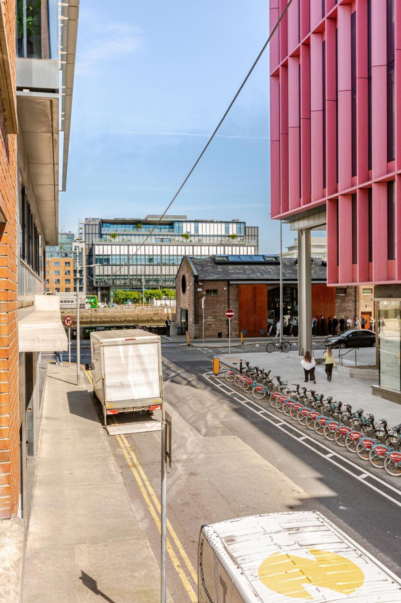 Modern Stylish With Free Parking Dublin