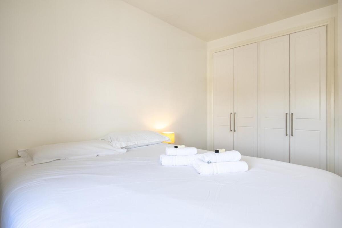 Apartment Spacious 2 Bed House - 20 Min Bus To Center