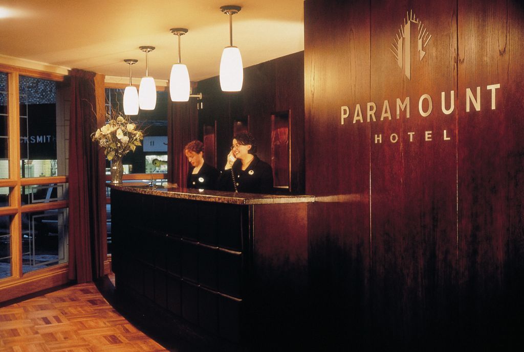 Paramount 3*