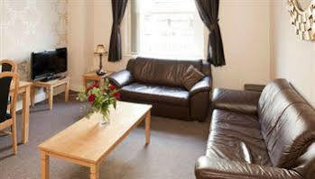 1 Apartment