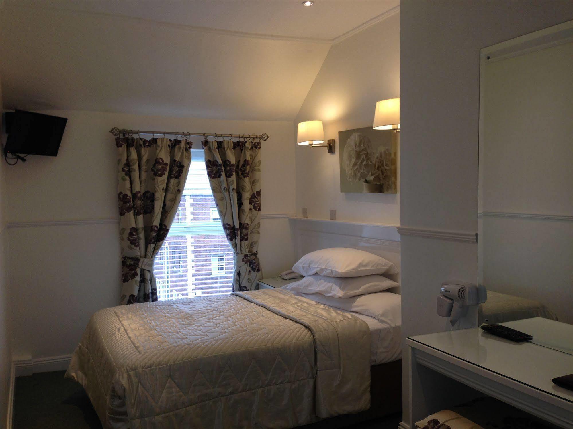 Dergvale Hotel Dublin