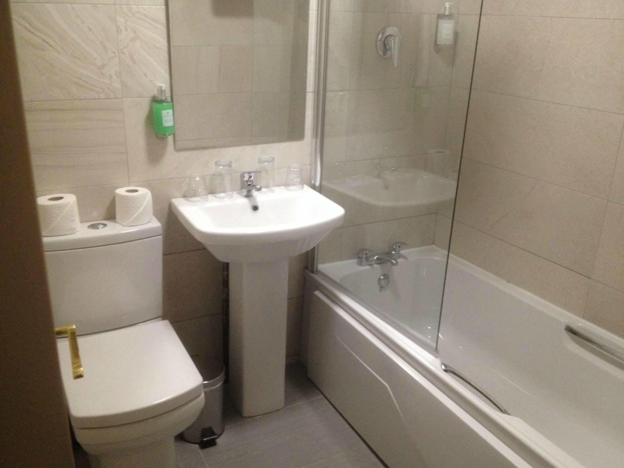 Hotel Barry's 2*