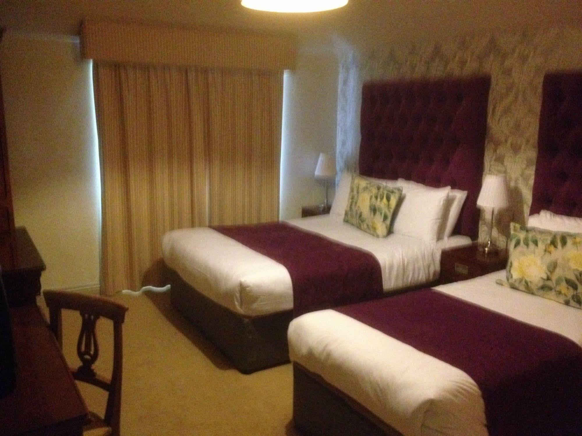 Barry's Hotel 2*