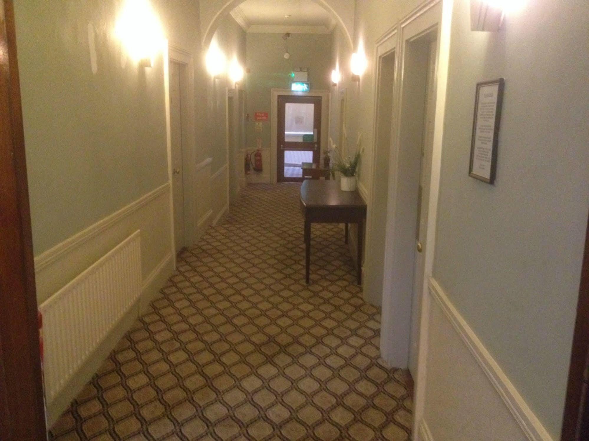 Hotel Barry's 2*