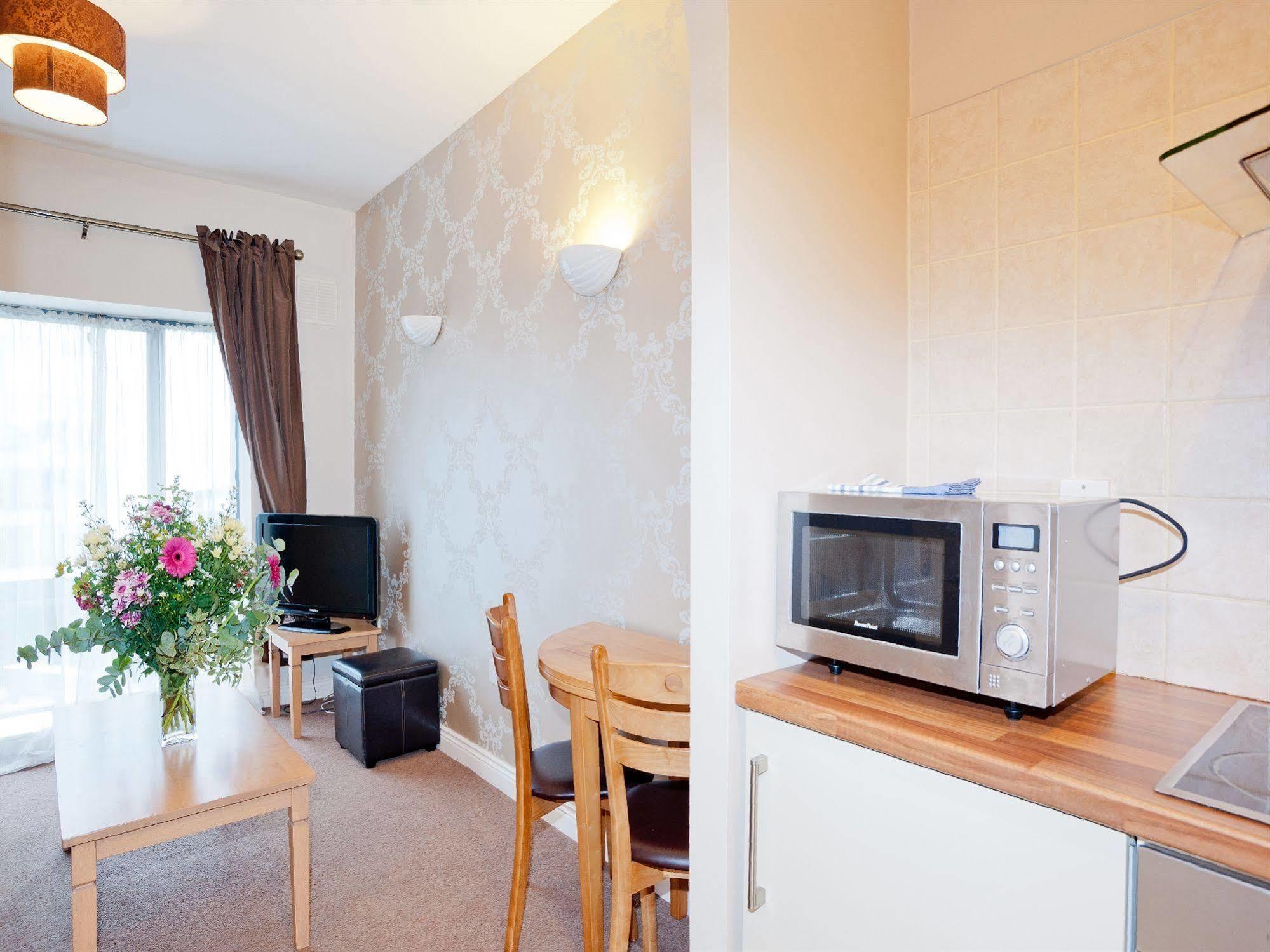 1 Apartment *