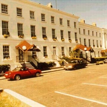 Hampton 4*