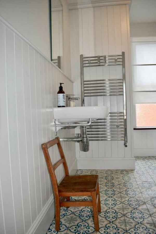 Chic And Contemporary Victorian Family