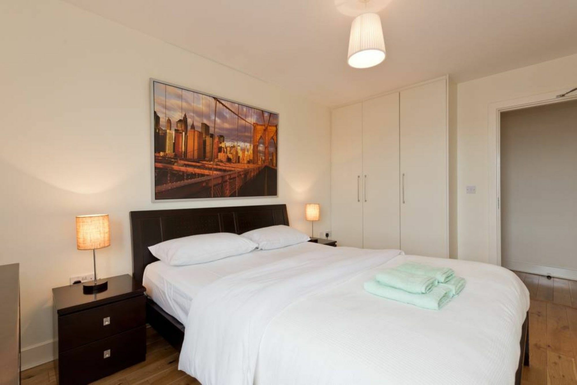 Spacious Dual-aspect 2 Bedroom
