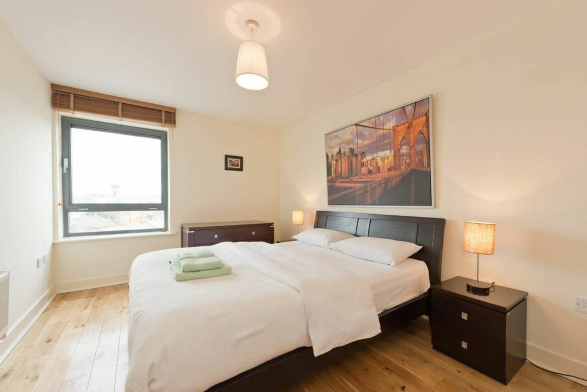Spacious Dual-aspect 2 Bedroom