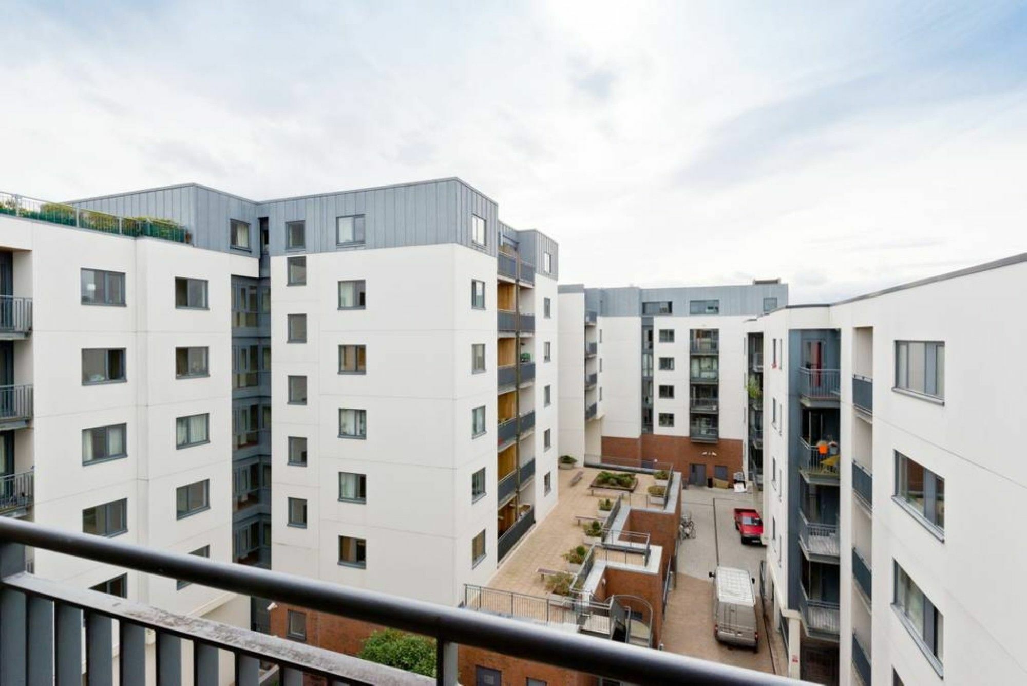 Spacious Dual-aspect 2 Bedroom