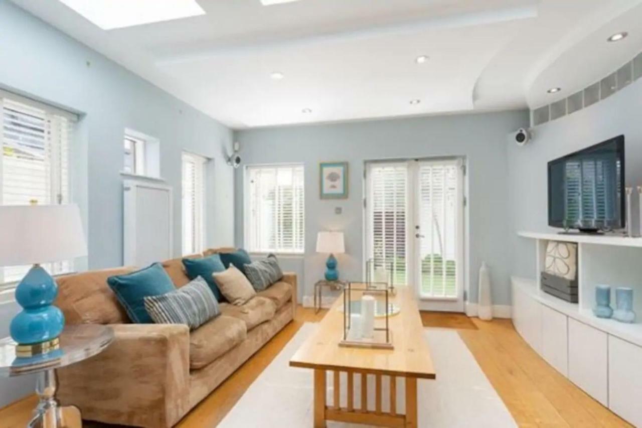 Refurbished Traditional Townhouse Holiday home *