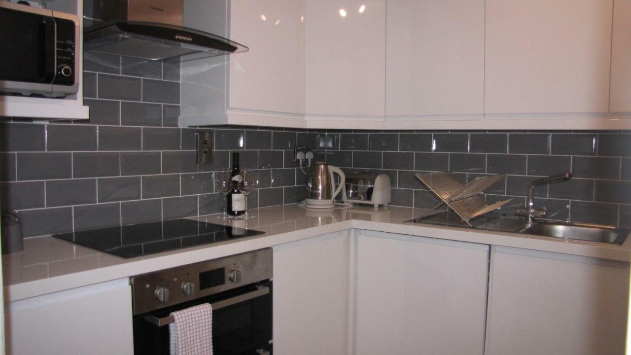 Centre Ifsc - 2 Bedroom Apartment *