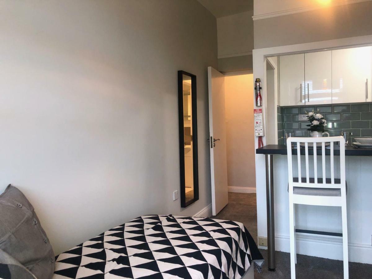 Apartment D-6 *