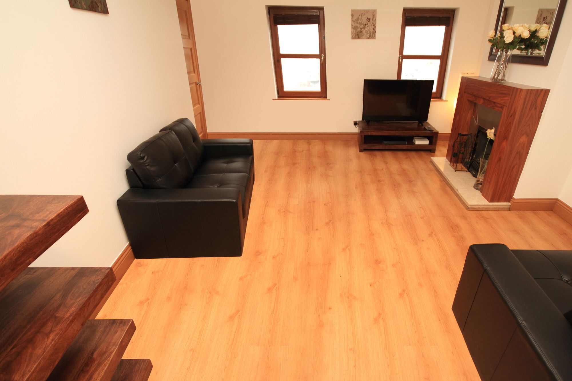 Macken Street Sleeps 10 Apartment