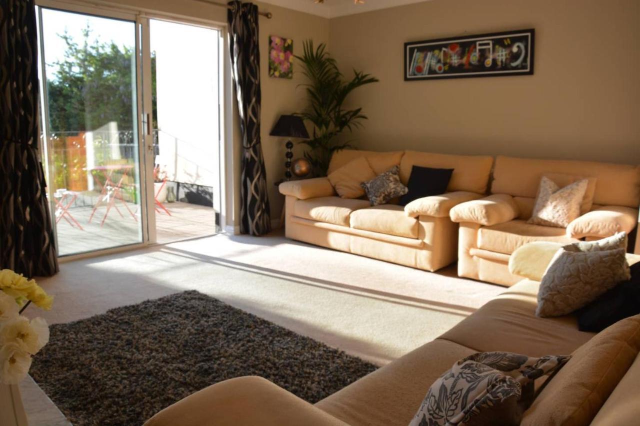 Holiday home Modern 3 Bedroom House Near The Sea *