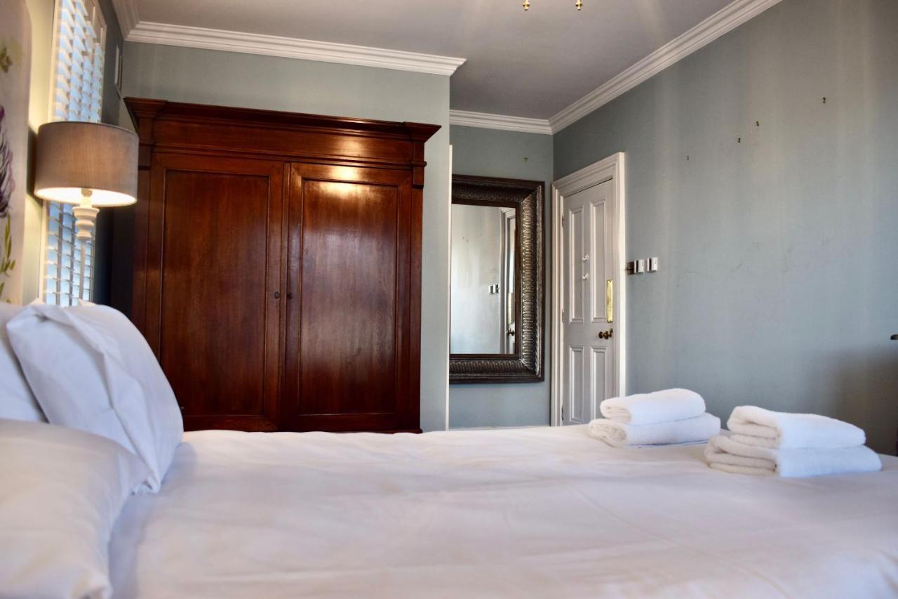 Refurbished Traditional Townhouse * Dublin