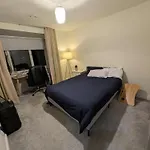 Pvt Room With Direct Train To City Center 25 Mins