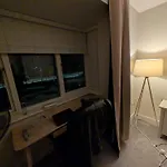 Pvt Room With Direct Train To City Center 25 Mins