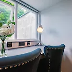 Modern Studio On The Marina