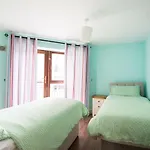 Spacious 2-Bedroom Apartment Near O\'Connell St