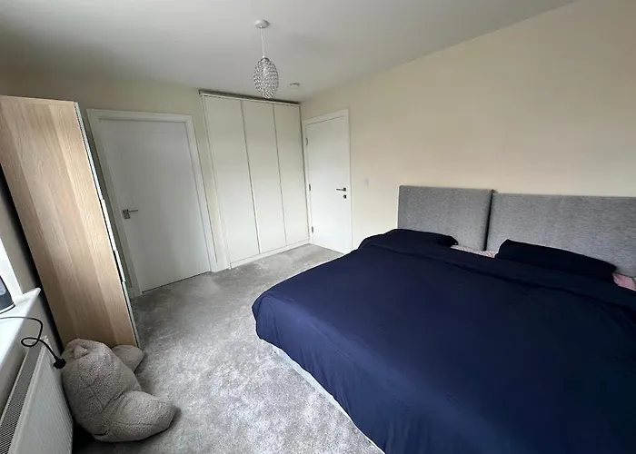 Pvt Room With Direct Train To City Center 25 Mins