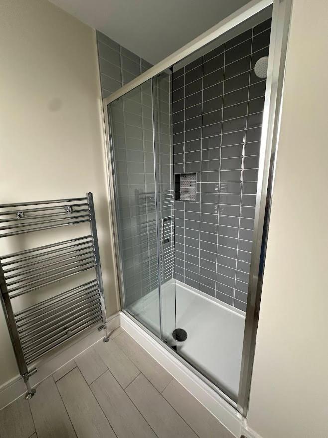 Pvt Room With Direct Train To City Center 25 Mins