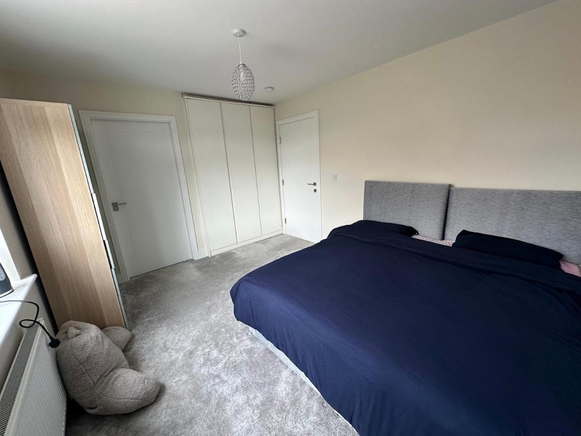 Pvt Room With Direct Train To City Center 25 Mins Homestay *