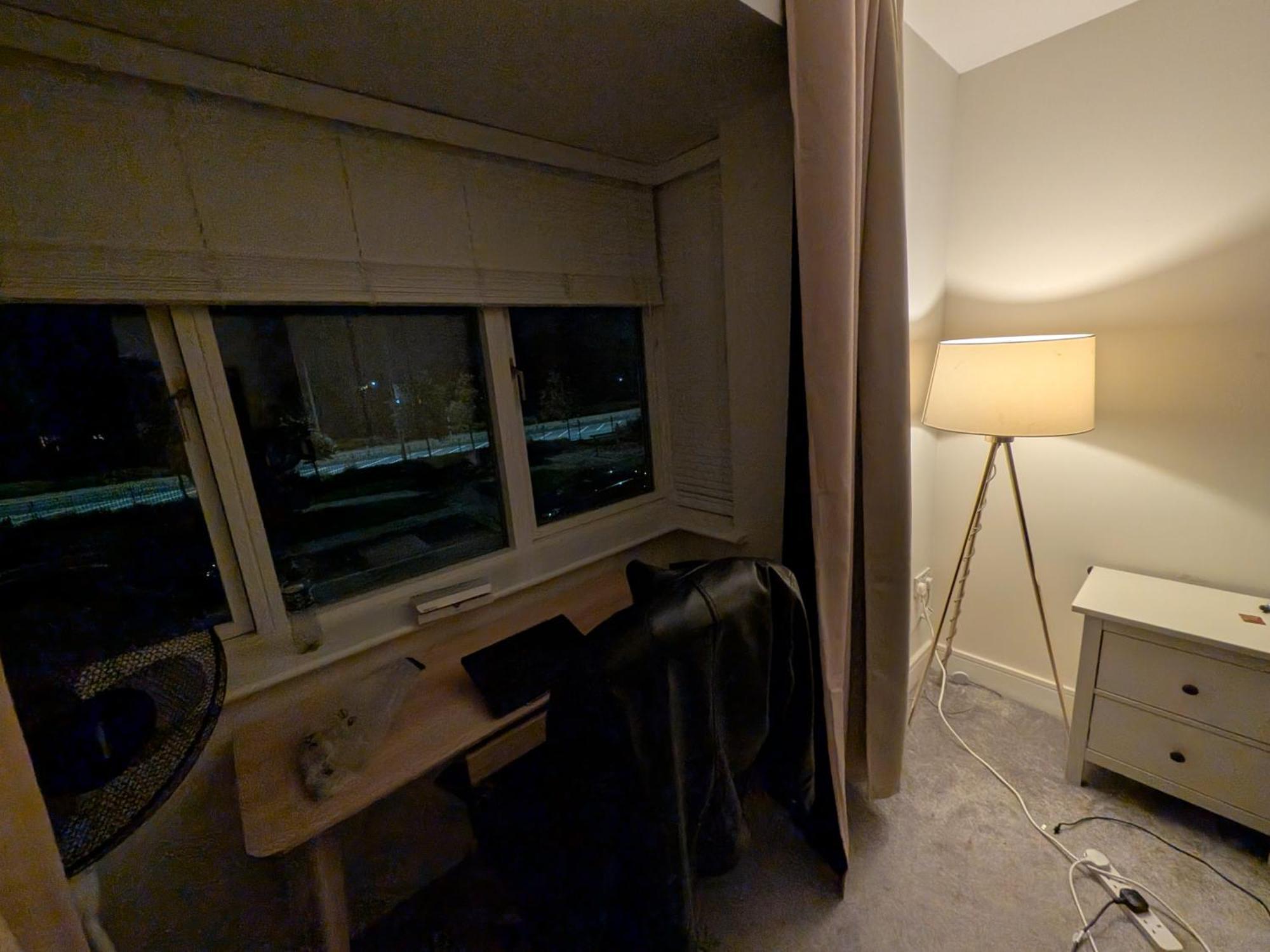 Homestay Pvt Room With Direct Train To City Center 25 Mins *