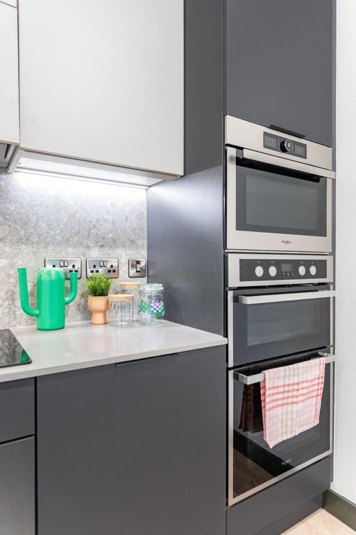 Apartment Students Only Experience Modern Comfort In A Brand New Located In The Heart Of