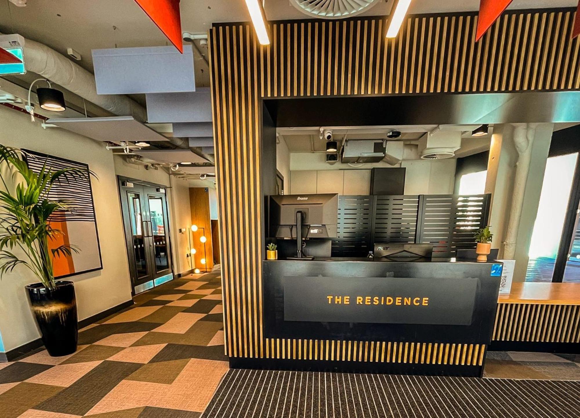 Students Only Experience Modern Comfort In A Brand New Located In The Heart Of Apartment *