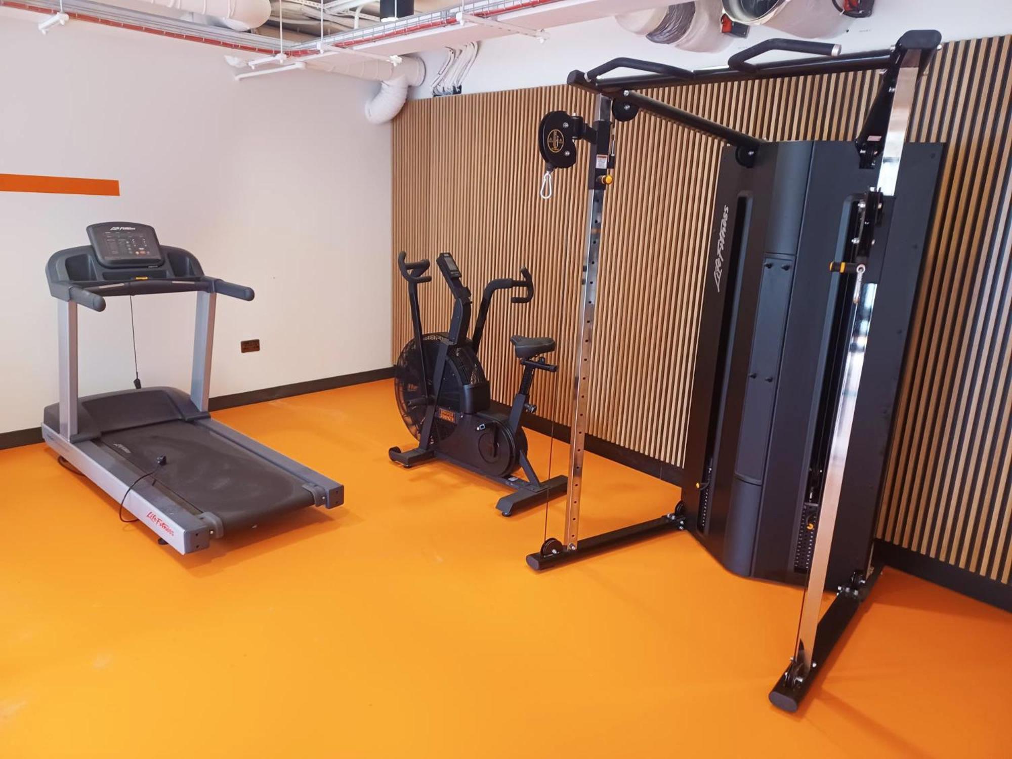 Students Only Experience Modern Comfort In A Brand New Located In The Heart Of *