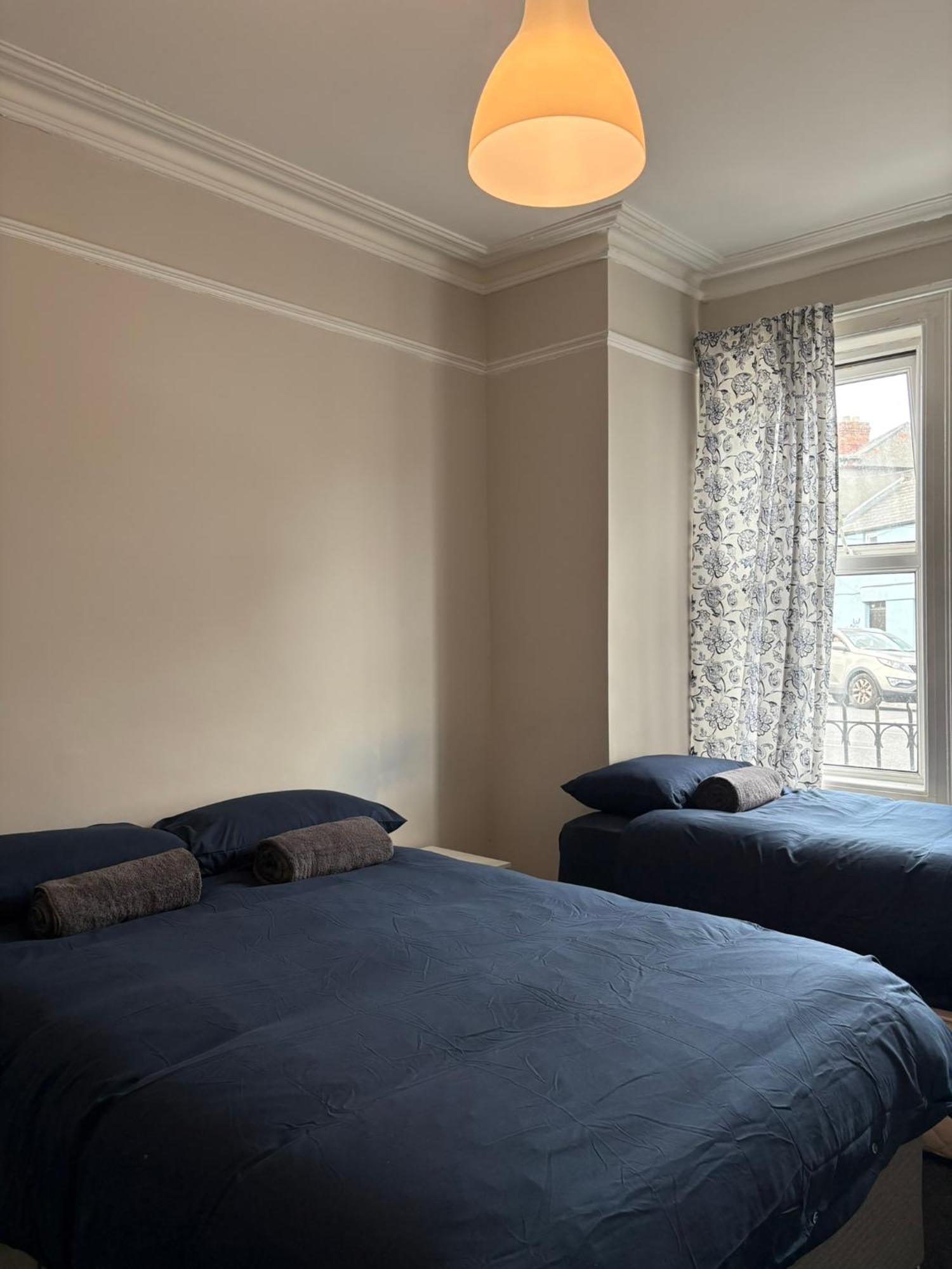 Superb Triple Near Croke Park - 5 Guest house *