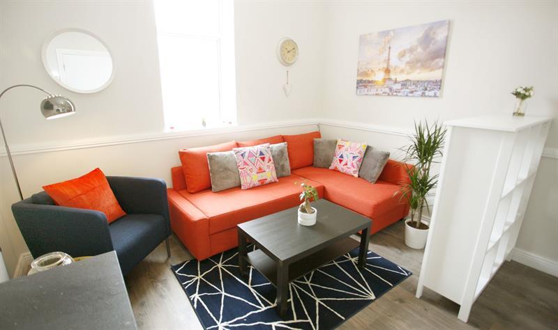 Short Let Direct - Amiens Street D1 Apartment *
