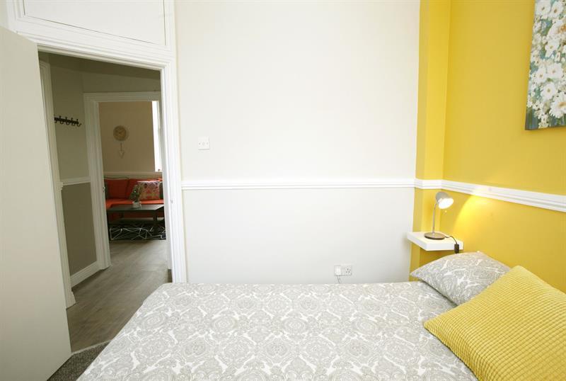 Short Let Direct - Amiens Street D1 Apartment *