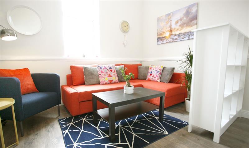 Short Let Direct - Amiens Street D1 Apartment *