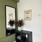 Modern & Spacious Central Apt
