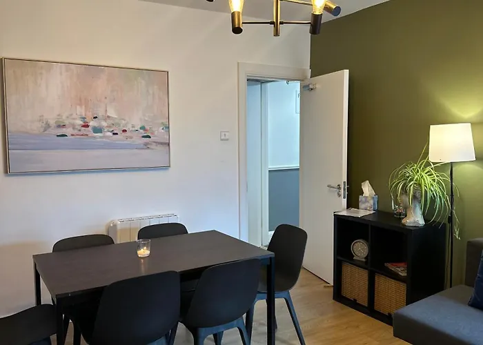 Modern & Spacious Central Apt