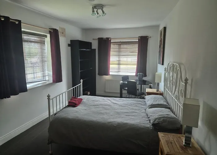 Comfortable Room Beside Luas Line 1